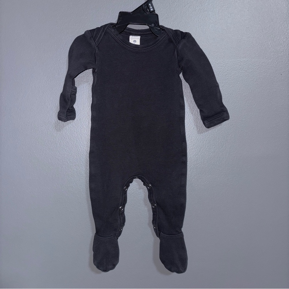 Kate Quinn Black Infant 0-3m Black One Piece Footie Sleeper Pajamas Romper